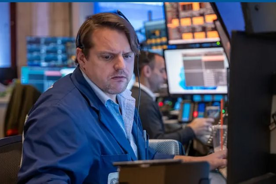 Chứng khoán Mỹ chìm trong sắc đỏ, Dow Jones có phiên giảm tồi tệ nhất kể từ đầu năm với hơn 600 điểm bị thổi bay: Doanh thu bom tấn của Nvidia không đủ kéo thị trường