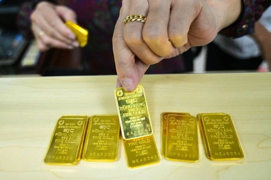 Giá vàng trong nước tăng sau thông tin NHNN ngừng đấu thầu vàng miếng