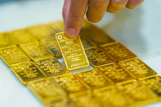 Giá vàng SJC đi ngang, Ngân hàng Nhà nước sẽ tiếp tục thu hẹp khoảng cách giá vàng so với thế giới