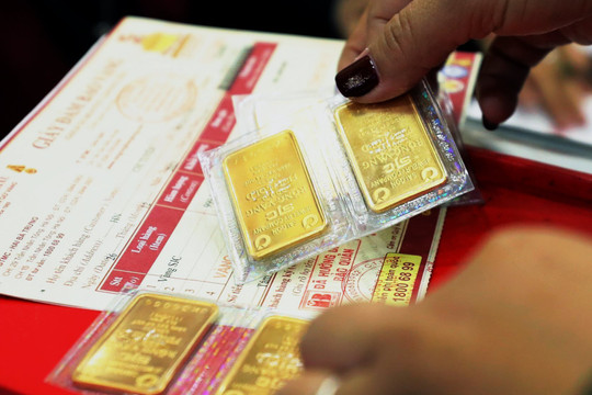 Giá vàng thế giới nhích nhẹ, vàng SJC giữ mốc 80 triệu đồng