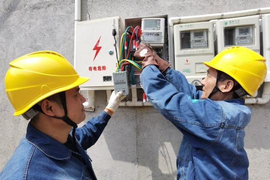 Phát hiện dòng điện bất thường trong 1 công ty, thợ điện đến tận nơi điều tra: Kẻ trộm hơn 37.558 kWh điện bị công an bắt giữ
