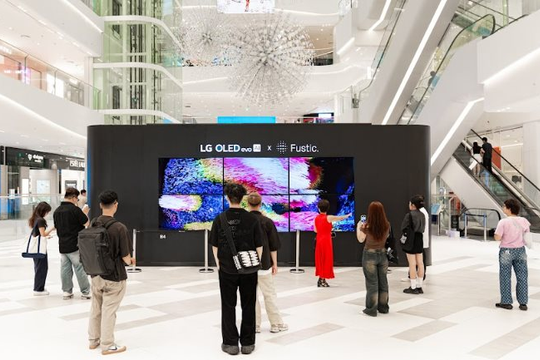 LG mở triển lãm nghệ thuật và công nghệ, trình diễn TV OLED không dây đầu tiên ở Việt Nam