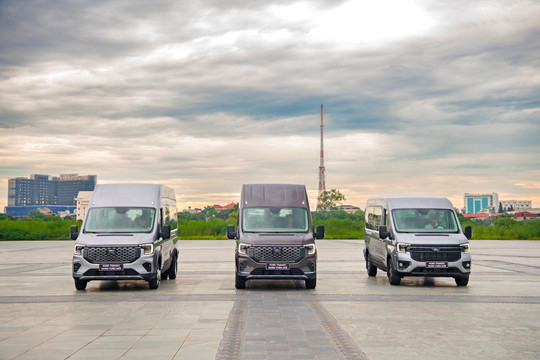 Ford Transit mới ra mắt thị trường Việt: 3 phiên bản, 10-18 ghế tuỳ lựa chọn, giá từ 905 triệu đồng