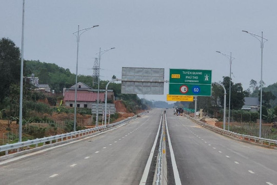Cao tốc Tuyên Quang - Phú Thọ trên 3.700 tỷ đồng vừa đưa vào sử dụng đã sạt lở ngay trong mùa mưa lũ đầu tiên