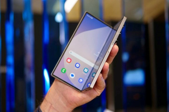 Samsung Galaxy Z Fold6, Z Flip6 chính thức ra mắt: mỏng-nhẹ-bền hơn, AI ngày càng hoàn thiện, giá từ 44 triệu đồng 