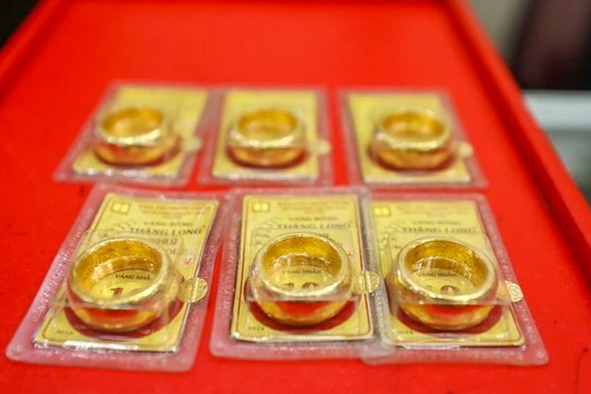 Giá vàng nhẫn tăng vọt, cao hơn vàng miếng hơn 500.000 đồng mỗi lượng