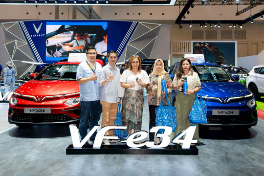 VinFast chính thức bàn giao lô SUV điện VF e34 đầu tiên tại Indonesia