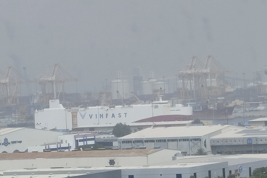 Tàu Silver Queen VinFast vẫn thường dùng vừa bất ngờ cập cảng Dubai