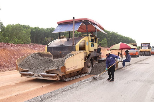 Bộ trưởng phê bình Ban quản lý dự án 6 vì chưa làm hết trách nhiệm tại dự án cao tốc Bùng - Vạn Ninh