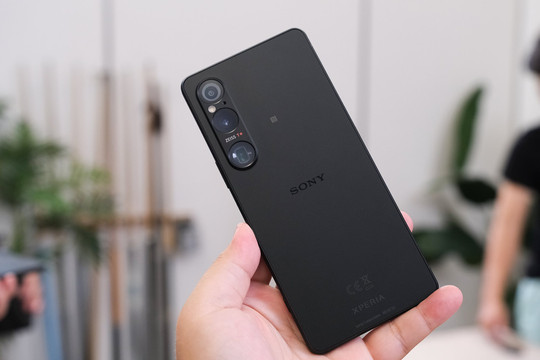 Sony bất ngờ mang bộ đôi smartphone mới về Việt Nam: Thiết kế vừa lạ vừa quen, giá từ 12 triệu đồng!