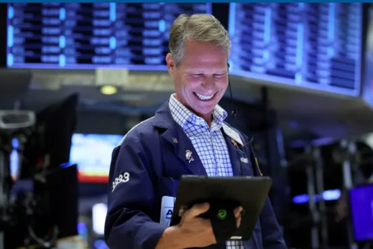 Chứng khoán Mỹ "xanh mướt", Dow Jones tăng hơn 600 điểm: "Báo cáo PCE tích cực giúp thị trường thoát khỏi bờ vực"