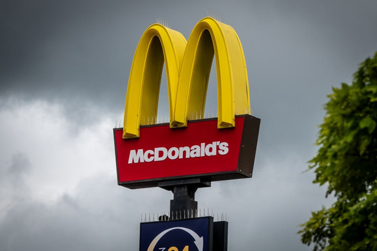 Bán đồ ăn nhanh nhưng giá đắt gấp đôi trung bình toàn quốc, dân Mỹ quay lưng với McDonald's vì bị coi là món hàng "ít giá trị"