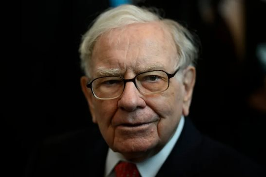 Liên tục bán cổ phiếu vài tuần qua, Warren Buffett vẫn mất bao nhiêu trong cú sập của TTCK toàn cầu?