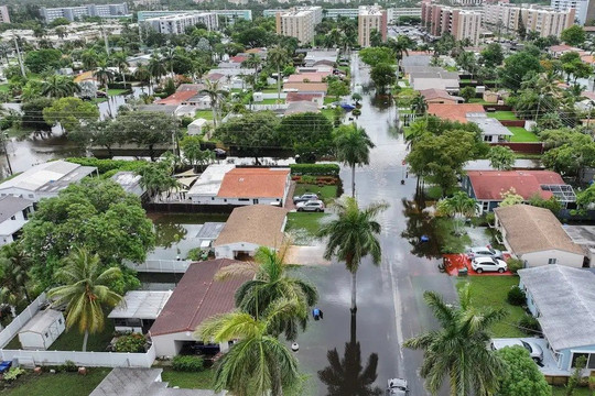 Giá nhà ‘chạm nóc’, dân Mỹ ồ ạt chuyển đến vùng dễ xảy ra thiên tai để kiếm nhà ở giá rẻ