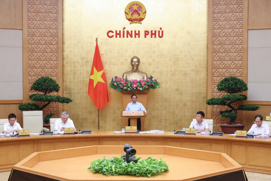 Thủ tướng Chính phủ: Phấn đấu tăng trưởng năm 2024 và 2025 cao hơn để bù lại cho 3 năm trước của nhiệm kỳ