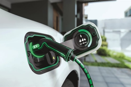 "Nóng" cuộc đua phủ trạm sạc xe điện: Công ty của ông Phạm Nhật Vượng muốn biến siêu thị, quán cafe thành điểm sạc, gã khổng lồ tỷ USD ngành điện rục rịch tham gia