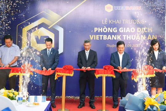 Vietbank và “cú đúp” trong ngày khai trương Điểm Giao dịch thứ 119 – Phòng Giao dịch Vietbank Thuận An