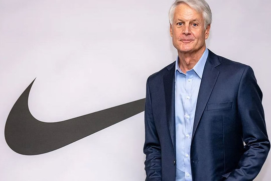 CEO Nike bất ngờ từ chức