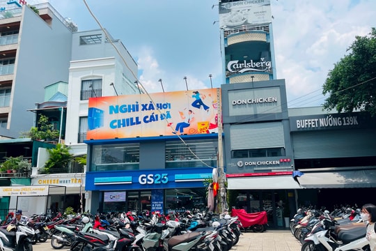 GS25 học Circle K nhưng chơi lớn chưa từng có: Xây cửa hàng quy mô 400m2, có 20 bàn ăn kèm lò vi sóng, "đông kín" sinh viên đến đọc sách