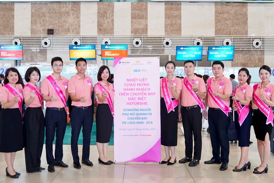 Vietnam Airlines “tô hồng” chuyến bay hưởng ứng chiến dịch HeForShe