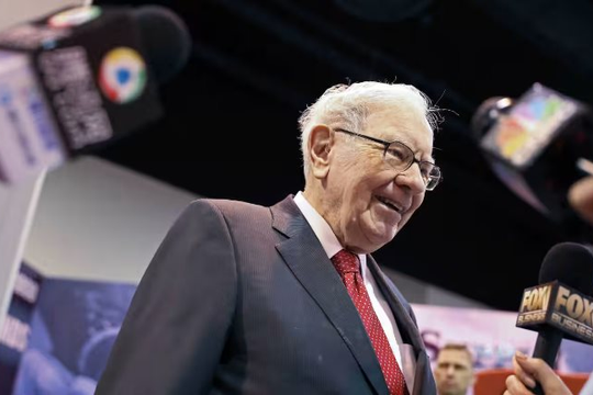 Warren Buffett bất ngờ có động thái mới tại một thị trường châu Á sau nửa năm, nhà đầu tư đoán già đoán non, giá cổ phiếu các công ty thương mại ‘nhảy múa’