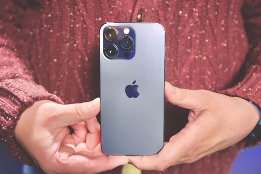 "Bố mẹ tôi năm nay 80 tuổi mà chưa gặp trường hợp nào thế này": Họ sốc vì iPhone 14 Pro Max không có AI