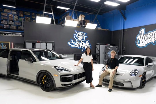 Vừa tinh tế lại vừa kinh tế như ông chủ Facebook: độ lại Porsche Cayenne Turbo GT thành xe minivan chỉ để chiều lòng 'nóc nhà'