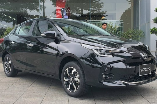 Nhà nước đã hỗ trợ phí trước bạ, loạt xe Toyota vẫn bán kèm ưu đãi: Giá Vios đang ở mức rất hấp dẫn