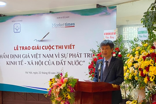 Trao 12 giải thưởng cho các cá nhân và tập thể tại
Cuộc thi viết “Thẩm định giá Việt Nam vì sự phát triển kinh tế - xã hội của đất nước”