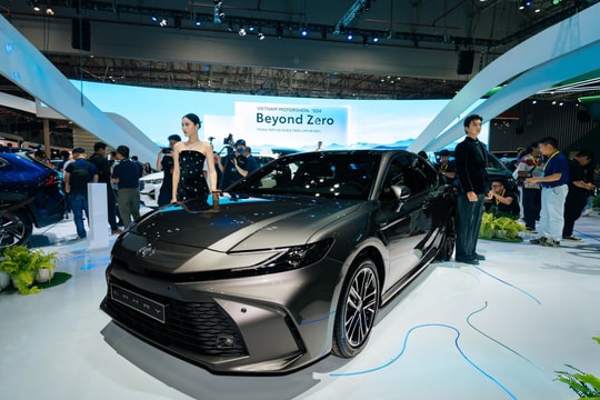 Toyota Camry thế hệ mới ra mắt Việt Nam, ngôi sao sáng tại Vietnam Motor Show 2024