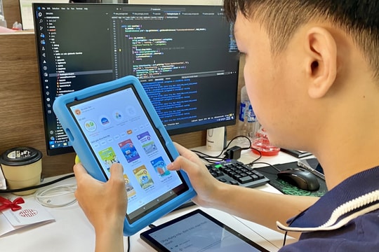 Một dự án cung cấp SGK điện tử miễn phí: Triển vọng giáo dục không còn bị giới hạn bởi kinh tế hay địa lý