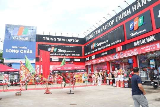 FPT Retail năm thứ 8 đứng trong top 10 công ty bán lẻ uy tín 