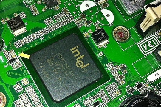 Phức tạp như ngành sản xuất chip: Hơn 10 quốc gia cùng tham gia chế tạo, ít nhất 70 lần vượt biên mới đến tay người dùng