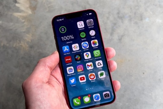 "30 tuổi, tôi mới mua chiếc iPhone đầu tiên trong đời": Thay vì hạnh phúc, cuộc đời tôi bị hủy hoại vì nó