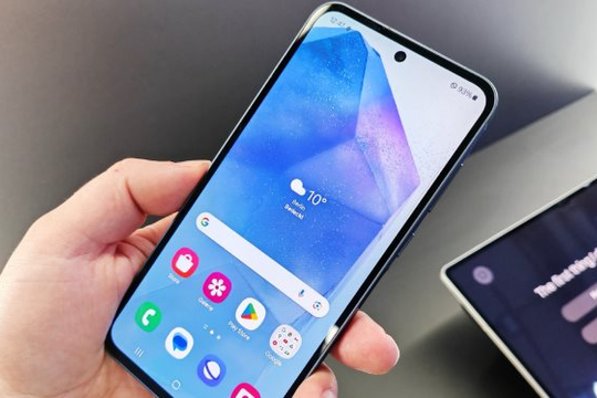 Điện thoại Samsung có màn hình "vượt mặt" iPhone 16: Giá giảm mạnh trong tháng 10, chỉ còn hơn 6 triệu