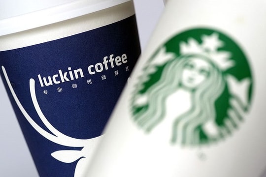 Chuỗi cà phê lớn nhất Trung Quốc thách thức Starbucks trên chính đất Mỹ: Sự hồi sinh 'vĩ đại nhất' của thương hiệu dính bê bối gian lận nhờ những cốc đồ uống 50.000 đồng