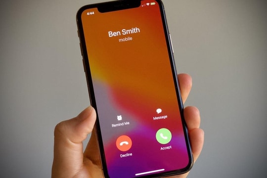 iPhone có tính năng ghi âm cuộc gọi, người dùng Việt thất vọng: "Khác gì đánh động luôn cho bọn lừa đảo"