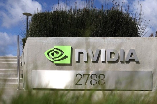 Nvidia - Công ty 3.500 tỷ USD làm rung chuyển ngành chip toàn cầu: Ai không cạnh tranh được chỉ còn cách 'làm thuê', Samsung, Intel thất bại đau đớn vì muốn đầu tay đôi