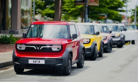 Doanh nghiệp mua lượng lớn xe VinFast để lập hãng taxi: Cổ phiếu tăng vùn vụt lên đỉnh lịch sử, chi tiền trả cổ tức tiền mặt ngay trong tháng 12