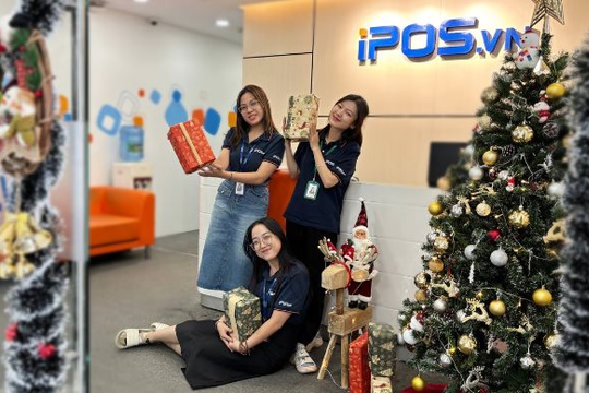 Văn phòng iPOS.vn TP.HCM trang hoàng đón Giáng sinh