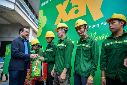 'Xây Tết 2025': Trao tặng hơn 1.600 phần quà Tết cho công nhân Hưng Yên