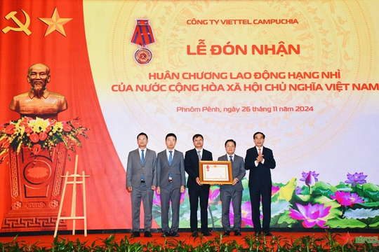 ‘Cơn mưa’ bằng khen cuối năm dành cho Viettel Global 