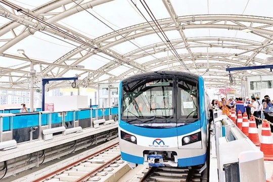 Metro Bến Thành - Suối Tiên chính thức hoạt động "đẩy" giá căn hộ chung cư dọc tuyến tăng nóng 35 - 70%, cao vượt trội so với thị trường