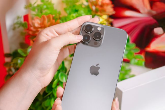 Bảng giá iPhone gây choáng: iPhone 16 và các dòng iPhone cũ giảm giá còn 9,9 triệu đồng