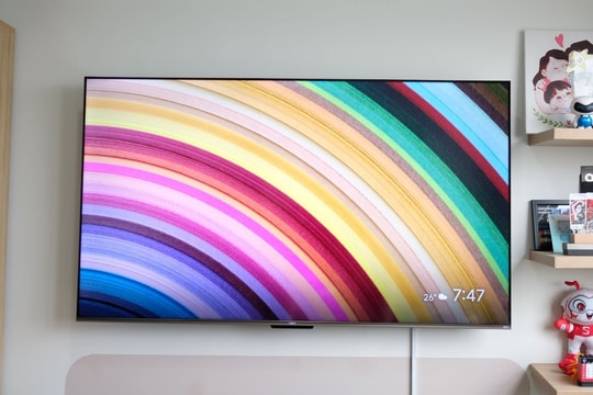 Trải nghiệm TV AQUA 4K 65 inch: Màn hình QLED, giá mềm