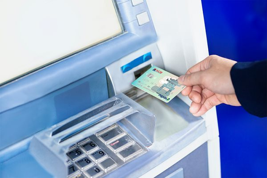 Giao dịch trên ATM ngân hàng thấp kỷ lục