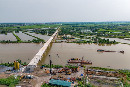 Tuyến đường bộ ven biển tỉnh Thái Bình dài 35km, có cầu vượt sông Hồng 2km vừa được Phó Thủ tướng điều chỉnh mức đầu tư lên hơn 4.800 tỷ đồng