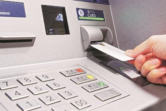 Người đàn ông phát hiện thẻ bị rút mất 140 triệu ở ATM một tỉnh khác, không một thông báo, ngân hàng từ chối bồi thường: Phán quyết của toà thay đổi sau 2 lần xét xử