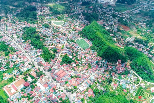 Đây là thị xã được thành lập vào mùng 4 Tết Ất Tỵ, có diện tích rộng hơn 3 tỉnh