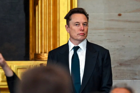 'Bộ trưởng' Elon Musk khiến các nhân viên chính phủ Mỹ 'sợ xanh mặt': Gửi email đến 2 triệu người yêu cầu 'cầm tiền và nghỉ việc', mang cả giường đến văn phòng để vừa làm vừa ngủ